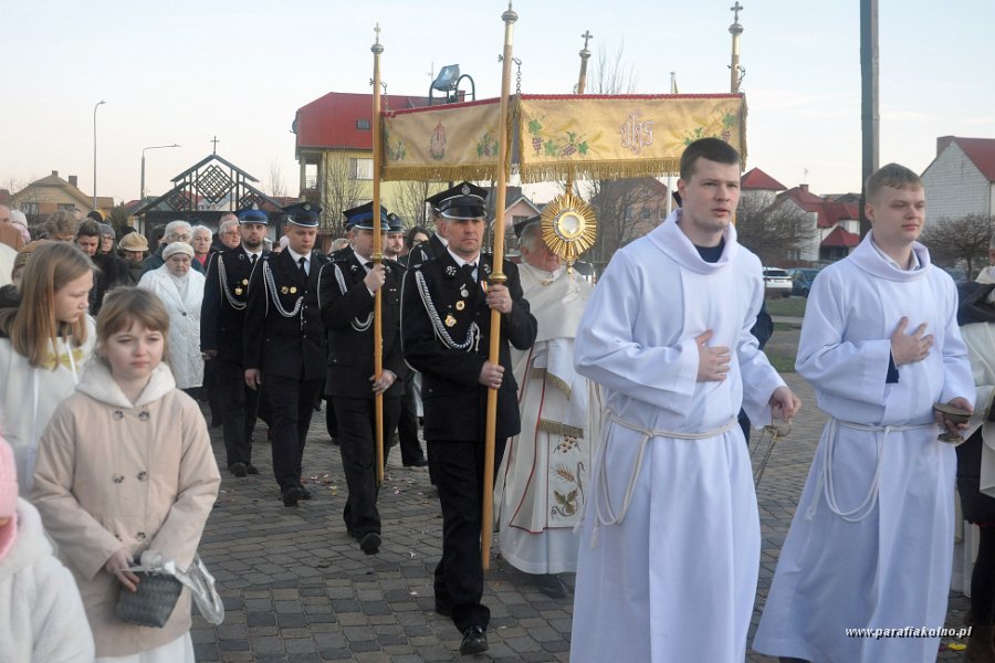 33 Procesja rezurekcyjna.jpg